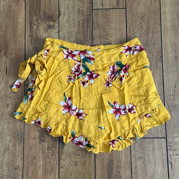 Guess Skirt Size Small - Picture 3 of 5